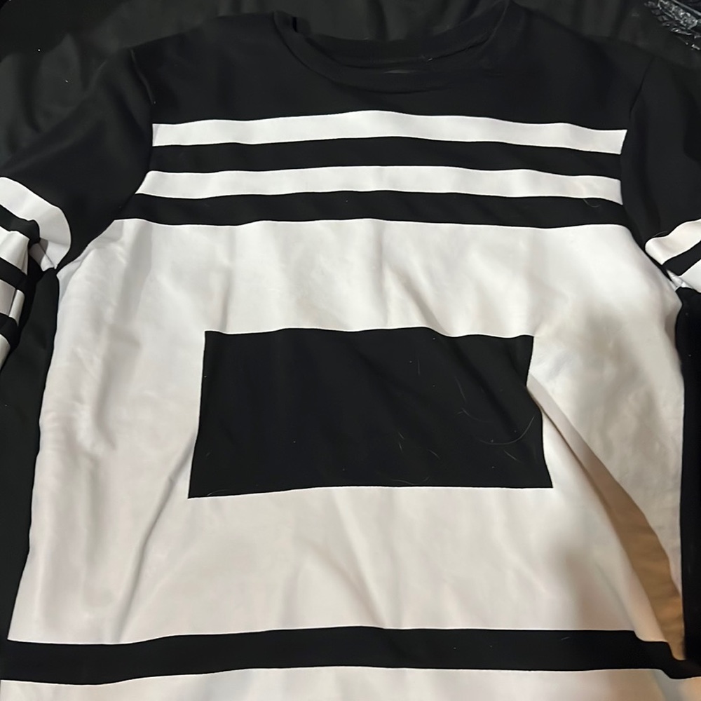 Forever 21 white and black pattern sweatshirt
